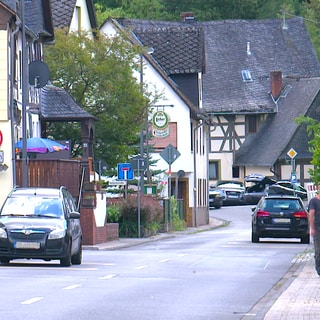 Die Hauptstraße in Weinähr