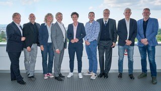 V.l.n.r.: Dr. Harald Kräuter, Technischer Direktor ORF (A), Michael Eberhard, Direktor Technik und Produktion SWR (D), Susanne Rath, BR (D), Michael Wagenhofer, Geschäftsführer ORS (A), Dominique Hoffmann, Hauptabteilungsleiterin Distribution und Entwicklung SWR (D), Willem Roskam, Chief Technology Officer NPO (NL), Stefano Ciccotti, Chief Technology Officer RAI (IT), Jacques Donat-Bouillud, Directeur at France Televisions (F), Brian Wynne, Head of Technology RTE (IRL). © SWRORFKlaus Titzer
