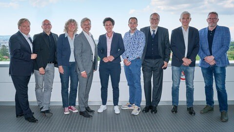 V.l.n.r.: Dr. Harald Kräuter, Technischer Direktor ORF (A), Michael Eberhard, Direktor Technik und Produktion SWR (D), Susanne Rath, BR (D), Michael Wagenhofer, Geschäftsführer ORS (A), Dominique Hoffmann, Hauptabteilungsleiterin Distribution und Entwicklung SWR (D), Willem Roskam, Chief Technology Officer NPO (NL), Stefano Ciccotti, Chief Technology Officer RAI (IT), Jacques Donat-Bouillud, Directeur at France Televisions (F), Brian Wynne, Head of Technology RTE (IRL). © SWRORFKlaus Titzer