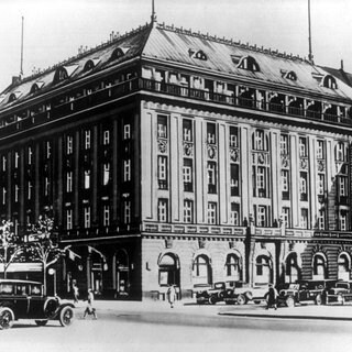 Das Hotel Adlon in Berlin (Archiv) - 1907 vom Mainzer Lorenz Adlon gegründet