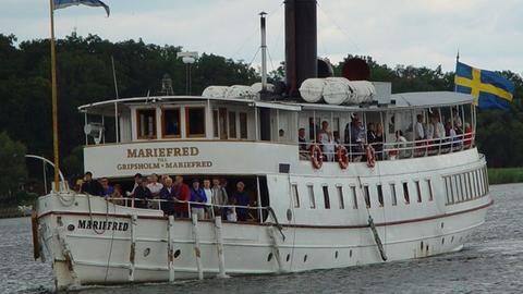 Mit dem Dampfschiff geht unsere Reise auf dem Mälaren-See weiter bis nach Stockholm.