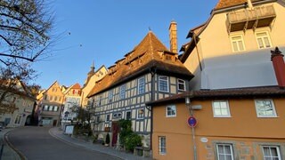 Altstadt von Vaihingen an der Enz: Die Fachwerkhäuser stehen eng beieinander, Platz für PV und Wärmepumpen ist auf den ersten Blick nicht.