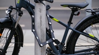 Der ADFC rät dazu, Fahrräder mit zwei unterschiedlichen Schlosstypen zu sichern.