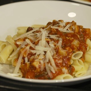 Die fertige Tofu-Bolognese