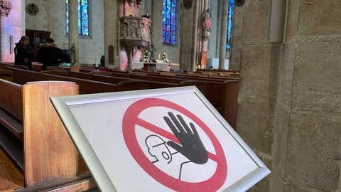 Das Ulmer Münster ist vorübergehend geschlossen. Dort wird ein Gerüst aufgebut, dass mindestens fünf Jahre stehenbleibt.