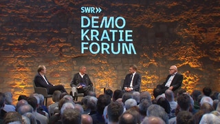 Michel Friedman mit dem sächsischen Ministerpräsidenten Michael Kretschmer (CDU), dem Chefredakteur des "Spiegel" Dirk Kurbjuweit und mit Politikwissenschaftler Wolfgang Schroeder