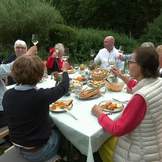 Eberhard Braun grillt mit ZuschauerInnen