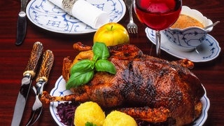 Gänsebraten mit Rotkohl und Klößen