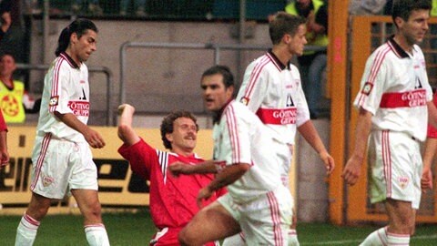 Olaf Marschall (hinten) bejubelt einen Treffer beim spektakulären 4:3 des 1. FC Kaiserslautern gegen den VfB Stuttgart in der Saison 19961997