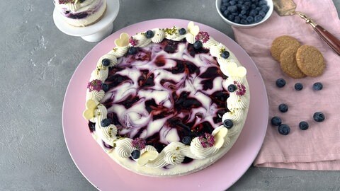 No-bake-Heidelbeer-Cheesecake mit Haferkeks-Boden