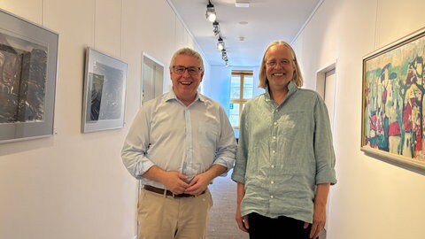 Mannheims Wirtschafts- und Kulturbürgermeister Thorsten Riehle und Johannes Kieffer, der Quartiermanager und Leiter des Gemeinschaftszentrums Jungbusch 