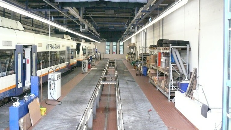 Achertalbahn. Die Wagenhalle der Ortenaubahn.