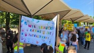 Schüler in Ludwigshafen protestieren gegen den schlechten Zustand der Toiletten an ihrer Grundschule