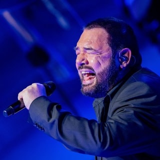 Marian Gold, Frontmann und Sänger der Band "Alphaville", steht beim Tourauftakt auf der Bühne (Achivbild).
