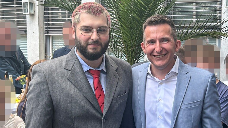 v.l.n.r.: Marc Kadkalov und Stefan Neumann nach der Bürgermeisterwahl in Künzelsau