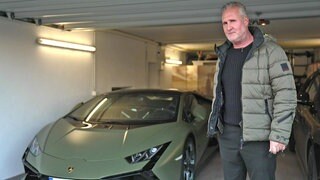 Zwei Lebensrealitäten. Fahrrand und Lambo