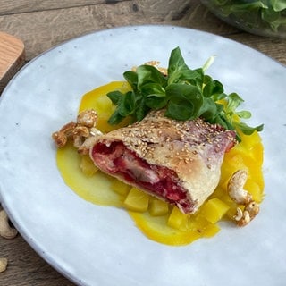 Rote Bete-Strudel mit Frischkäse