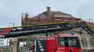 Im Dachstuhl der "Villa Fuchs" in Heilbronn brach ein Feuer aus.