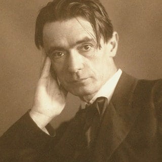 Porträt von Rudolf Steiner (1861-1925): Die Lehren des Begründers der Anthroposophie sind bis heute umstritten