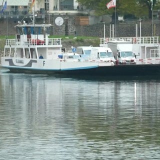 Fähre auf dem Rhein