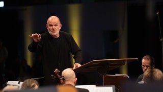 Francois-Xavier Roth bei der Generalprobe für die Donaueschinger Musiktage 2025