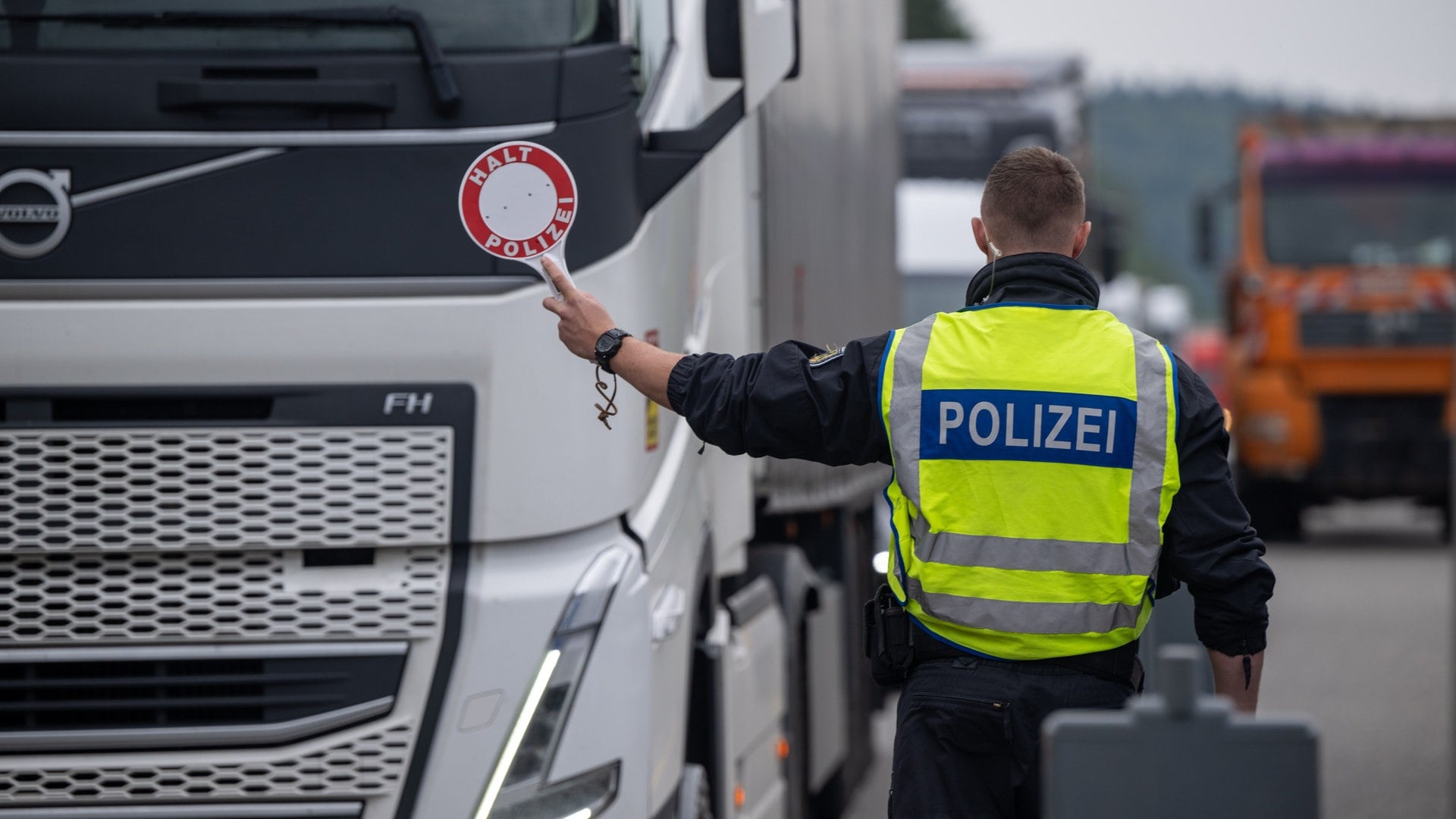Schleuser gefasst, Haftbefehle vollstreckt - zwei Jahre Grenzkontrollen in RLP