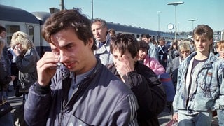 Ankunft der DDR-Flüchtlinge aus der Prager Botschaft am 5.10.1989 im Bahnhof Hof in Bayern