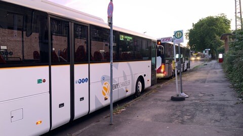 Die Bahnstrecke Trier Luxemburg wird für drei Wochen wegen Bauarbeiten auf luxemburgischer Seite gesperrt. Berufspendler können auf Ersatzbusse umsteigen.