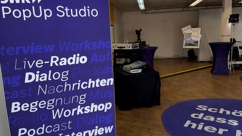 Eine Woche lang live vor Ort: Das SWR PopUp Studio Mengen.
