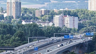 Die Schiersteiner Brücke in Richtung Mainz-Mombach - die Ausfahrt der A643 dort ist seit Monaten gesperrt.