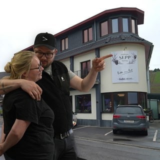 Zusammen mit ihrem Freund startet Franzi neu und eröffnet einen Gasthof in Dernau.