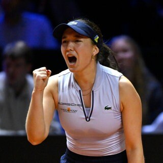 Eva Lys setzte sich beim Porsche-Tennis-Grand-Prix in Stuttgart in der ersten Runde gegen die Spanierin Paula Badosa durch.