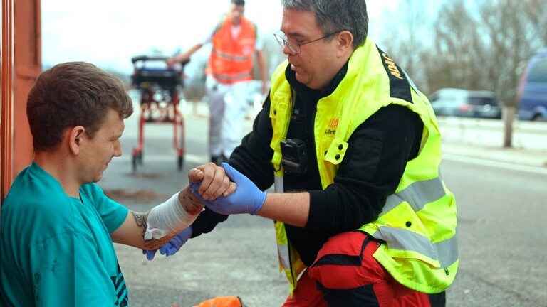SWR Dokureihe "Die Unfallklinik" zeigt den Alltag in der Zentralen Notaufnahme der BG Klinik Ludwigshafen und Hubschrauber-Rettungseinsätze mit Christoph 5