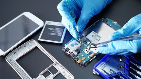 Smartphone wird aufbereitet