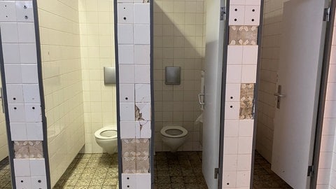 Marode Toiletten in der Weiherbergschule in Pforzheim