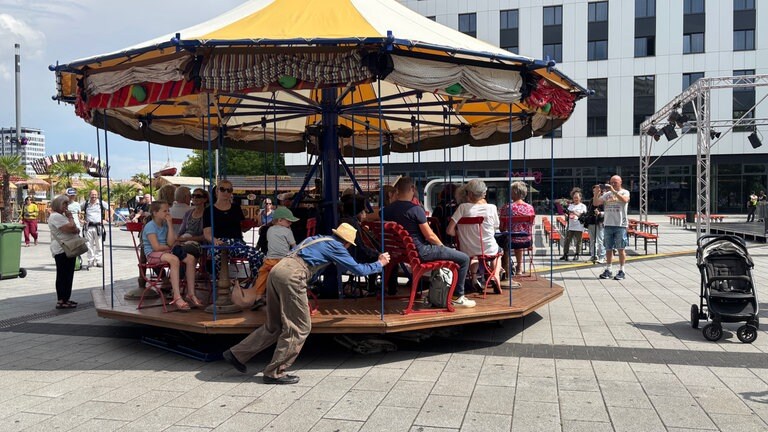Die Künstlerinnen und Künstler auf dem Straßentheaterfestival in Ludwigshafen - Erste Eindrücke von 2025