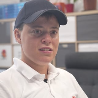 Gehörlose Notfallsanitäterin Julia Fraschka