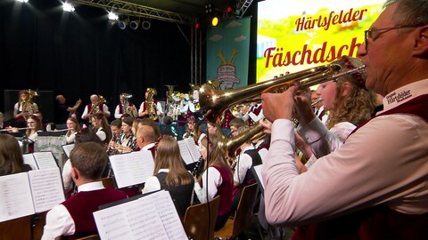 Blasmusikanten in Dorfmerkingen bei ihrer Jubiläumsfeier.
