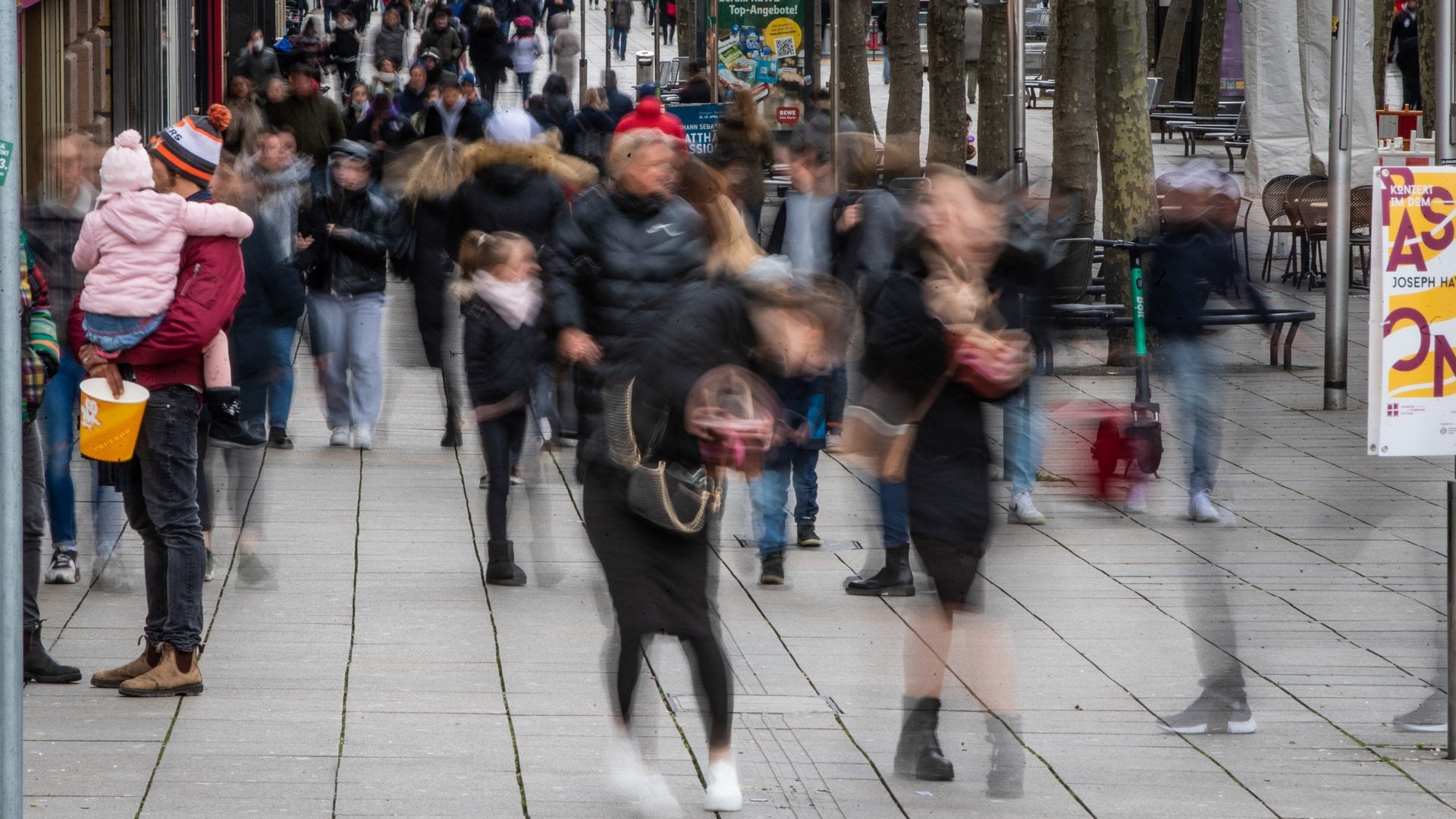 "Gen Z regelt": Drohen Ausschreitungen? Wie Händler sich vorbereiten