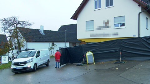 Ein Geflügelhof in Öllingen (Alb-Donau-Kreis) ist von der Vogelgrippe betroffen. Der Betrieb wurde gesperrt, 15.000 Tiere getötet. 