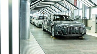 Der Autobauer Audi hat seine Strategie zu Verbrennungsmotoren geändert, erklärt CEO Gernot Döllner. 