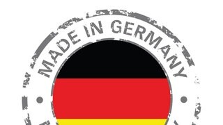 "Made in Germany"-Stempel mit Deutschlandfahne: Lange schien der Export die perfekte Lösung für wirtschaftliche und gesellschaftliche Probleme zu sein. Doch heute stößt unser mehr als 100 Jahre altes Wirtschaftsmodell an seine Grenzen.