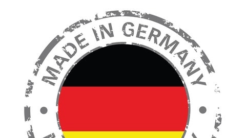 "Made in Germany"-Stempel mit Deutschlandfahne: Lange schien der Export die perfekte Lösung für wirtschaftliche und gesellschaftliche Probleme zu sein. Doch heute stößt unser mehr als 100 Jahre altes Wirtschaftsmodell an seine Grenzen.