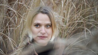 Die Komponistin, Sängerin und Performerin Julia Mihály