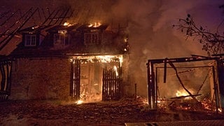 Ein landwirtschaftliches Anwesen in Heidenheim-Oggenhausen steht in Vollbrand. 