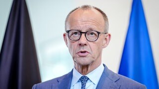Bundeskanzler Friedrich Merz (CDU) gibt im Bundeskanzleramt eine Pressekonferenz mit dem Bundespräsidenten der Schwei