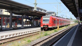 Der Bahnhof in Friedrichshafen nach dem Modernisierungsprogramm. Der Bahnsteig ist erhöht und jetzt barrierefrei