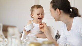 Eine internationale Studie zeigt: Menschen aus China, Griechenland und den Niederlanden reagieren beim Kitzeln erstaunlich ähnlich - und zwar an denselben Körperstellen.