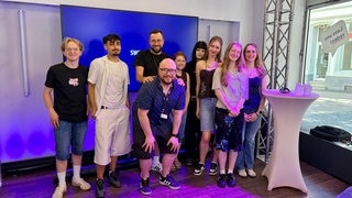 Die Teilnehmerinnen und Teilnehmer des Zukunftsforums im SWR PopUp Studio Kaiserslautern