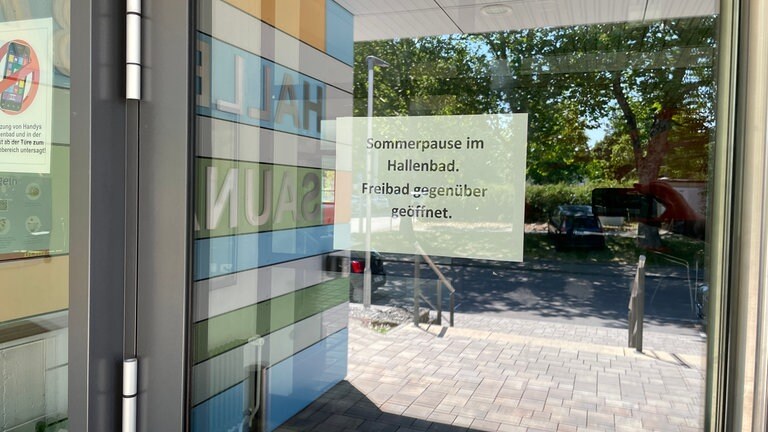 In Öhringen laufen die Bauarbeiten an der Sauna im Hallenbad.